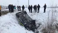 Sivas-Erzincan Yolunda Polis Aracı Şarampole Yuvarlandı