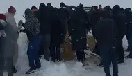 Sivas'ta Bir Cenaze Kar Nedeniyle 5 Saatte Defnedilebildi!