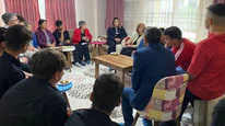 Vali eşinden kimsesiz çocuklara ziyaret