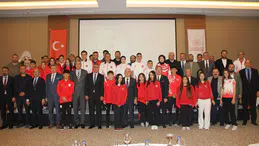 Sivas’ta alkışlar Zirvedeki Yiğidolar için yükseldi