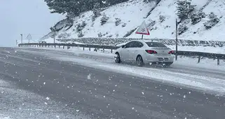 Sivas - Tokat Karayolunda Kar Yağışı Etkili Oluyor!