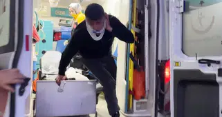 Sedyeden Atlayıp Gazetecilere Saldırdılar!