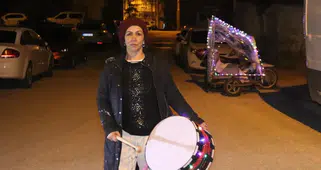 Davuluyla sahura kaldıran kadının mücadelesi