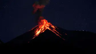 Geçen Yıldan Bu Yana O İlk Kez Oldu! Yanardağ Patladı! Kül Bulutu 4 Bin 400 Metreyi Aştı!