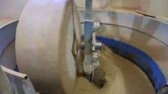 Yarım asırlık sır: Mahallede hala aynı taşlar dönüyor