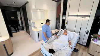 Bir gün önce ameliyat oldu, ertesi gün yürümeye başladı