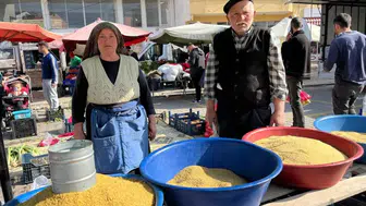 70'lik Çiftin 40 Yıllık Pazar Tezgahı! Maaşımız Yetmediği İçin