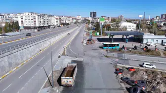 Sivas'ta uçan arabalar olmadan akaryakıt satışı zor: Esnafın umudu havada