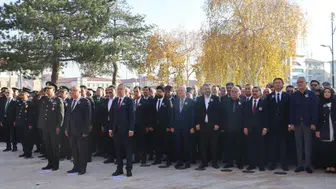 Sivas Meydanı’nda duygu dolu anlar: 10 Kasım’da büyük saygı