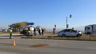 Sivas Gemerek’te iki otomobil birbirine girdi: Ekipler seferber oldu