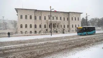Sivas Karla Birlikte Ağır Taşıtlara Yasak Geldi: Kar Fırtınası Yollarda Alarm Verdi