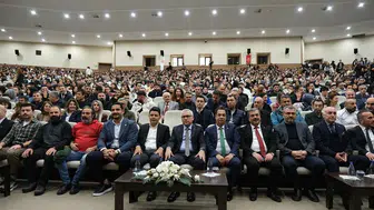 Sivas'ta Kürsüde Ünlüler, Salonda Gelecek Vardı