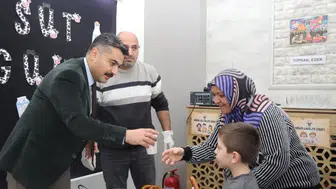 Sivas'ta miniklere süt ve simit ikramı