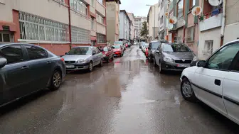 Sivas'ın Kalbindeki Bu Sokakta Trafik Kaosu Bitmiyor!