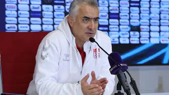 1 Puan Sonrası Gergin Açıklamalar: Altıparmak Hakemi Hedef Aldı