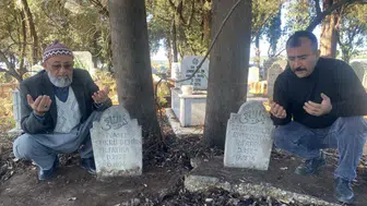 Sivaslı Şükrü Amcanın Mezarı 50 Yıldır Antalya'da Aile Yakınlarını Bekliyor!