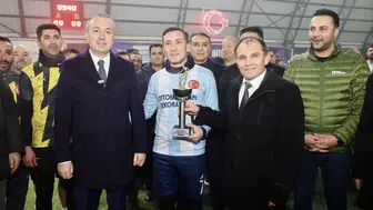 Başkan Uzun tribündeydi, belediye kupasında zirve el değiştirdi