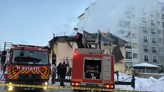 Sivas’ta İki Katlı Ev Alevlere Teslim! Ekipler Seferber Oldu!