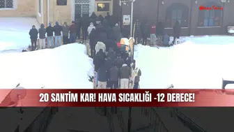 Sivas’ta Eski 12 Derecede Camiye Sığmayan Cemaat Dışarıda Saf Tuttu!