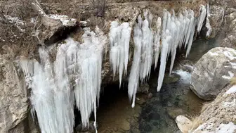Sivas’ta Şuğul Kanyonu’nda Oluşan Dev Buz Sarkıtları Hayran Bıraktı