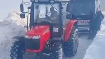 Sivas’ta kara saplanan yolcu midibüsü saatlerce mahsur kaldı