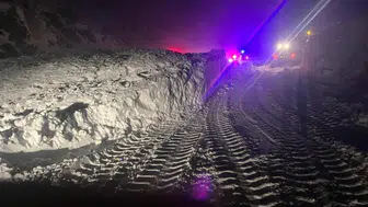 Sivas-Erzincan karayoluna çığ düştü, yollar açıldı!