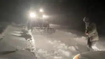 Sivas'ta kış bastırdı, arabalar yollarda kaldı!