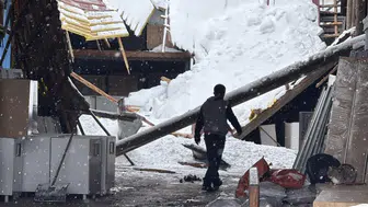 Sivas’ta kar yağışı ağır hasara yol açtı, çatılar çöktü
