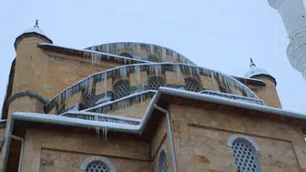 Sibirya Değil Sivas! Şehir Resmen Buz Tuttu! 3 Metrelik Sarkıtlar Oluştu!