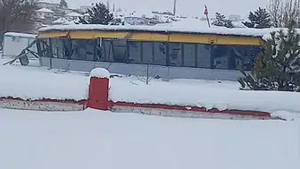 Sızır’da korku dolu anlar! Düğün salonunun çatısı çöktü!