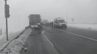 Sivas’ta otobüs ve otomobillerin karıştığı zincirleme kaza!