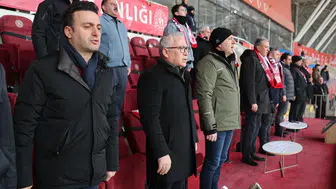 Vali Yılmaz Şimşek ile Başkan Adem Uzun Sivasspor Maçını Takip Etti