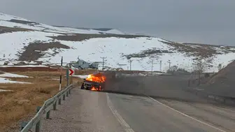 Sivas'ta Bir Otomobil Seyir Halindeyken Alev Aldı! O Anlar Kameraya Yansıdı!