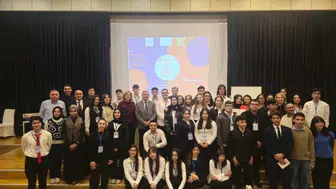 Sivas’ta Bir İlk: Liseliler İngilizce Münazarada Geleceği Tartıştı