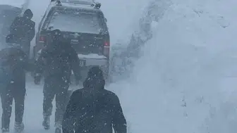 Sivas'ta 2 Metrelik Karda Mahsur Kalan Sürücü Kurtarıldı!