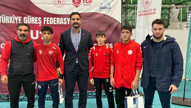 Sivaslı Genç Pehlivanlardan Tarihi Başarı!