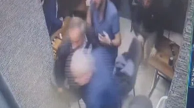 Maç izleyen vatandaşların deprem anında yaşadığı panik kamerada