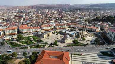 Adaylar meydanlara inmeye başladı