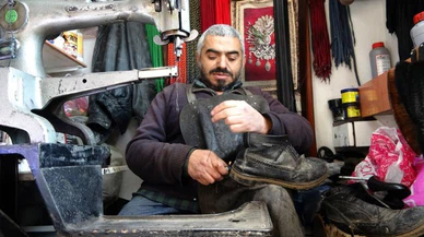 Bedensel engelli kundura ustası, çeyrek asırdır ayakkabı tamir ediyor
