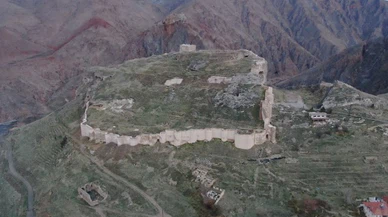 Divriği Kalesi, medeniyetler tarihine ışık tutuyor