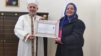 İslam dininden etkilenen Fransız kadın, Müslüman oldu