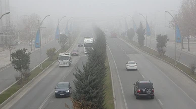 Yoğun sis şehri etkisi altına aldı