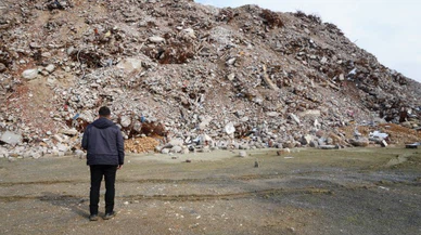 Binlerce hayali altında bırakan moloz yığınları dağ oldu
