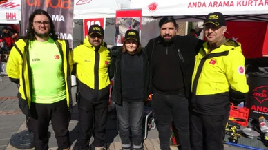 Duygusal buluşma: Kendisini enkazdan çıkaran ekibi ziyaret etti