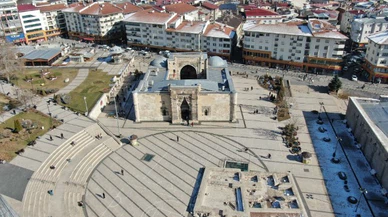 Mimarı bilinmiyor, simetrisiyle hayran bırakıyor