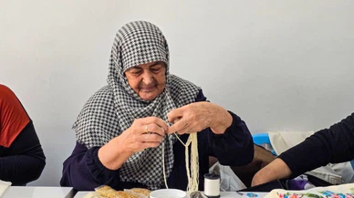 82'lik Cevriye Teyze ikinci kez çeyizini hazırlıyor