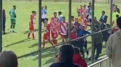 Cezalı antrenör tel örgüleri aşarak sahaya indi