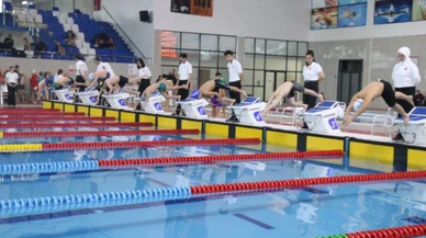Sivas'ta yüzme grup yarışları yapıldı