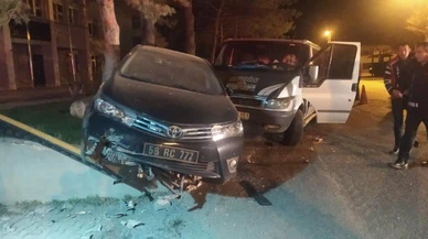 Alkollü sürücü makam aracına çarptı!