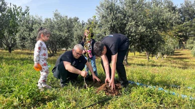 Çevre temizliği ve fidan dikimi yapıp dünyayı güzelleştiriyorlar